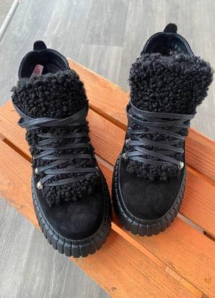 Женские ботинки из натуральной замши черного цвета внутри натуральный мех4 фото