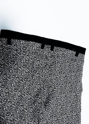 Женские брюки скинни черно-белого цвета с принтом от бренда rosner6 фото