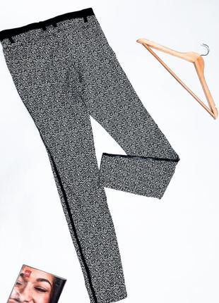 Женские брюки скинни черно-белого цвета с принтом от бренда rosner5 фото