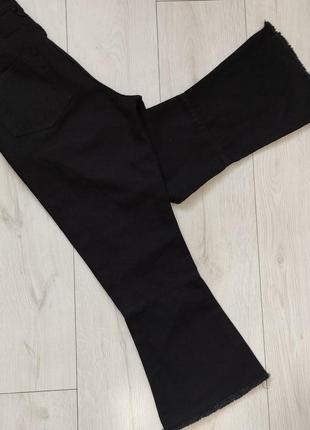 Укороченные черные расклешенные джинсы7 фото