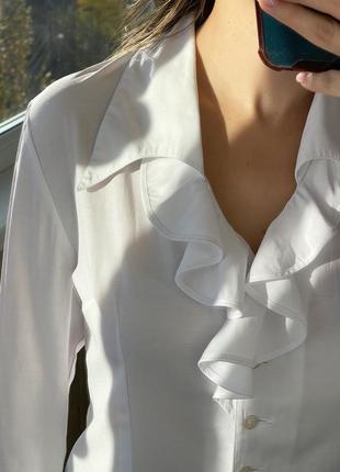 Белая блуза на пуговицах по фигуре из жабо 1+1=36 фото
