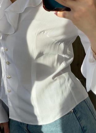 Белая блуза на пуговицах по фигуре из жабо 1+1=37 фото