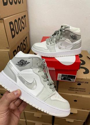 Женские кроссовки nike air jordan mid grey camo + дополнительные шнурки3 фото