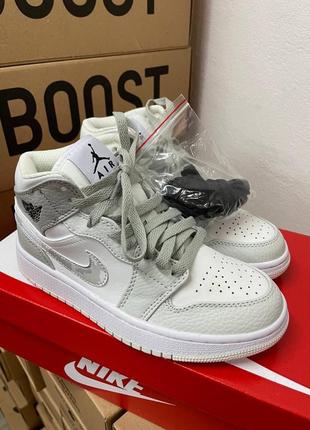 Женские кроссовки nike air jordan mid grey camo + дополнительные шнурки1 фото