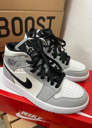 Жіночі кросівки nike air jordan mid grey + додаткові шнурки