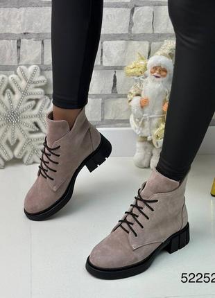 Зимние короткие ботинки ботильоны на шнурке натуральная кожа замш на низком каблуке