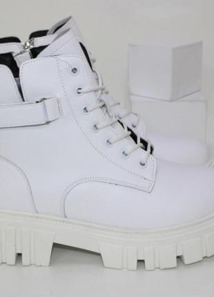 Белые зимние ботинки для женщин2 фото