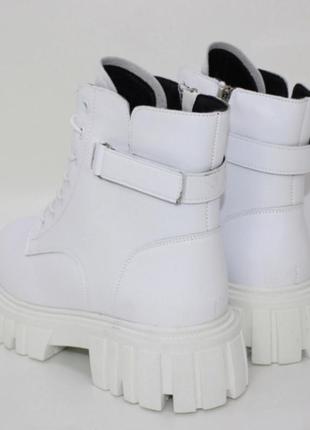 Белые зимние ботинки для женщин3 фото