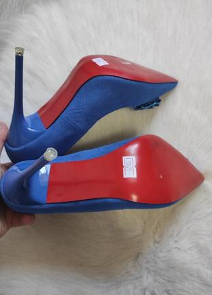 Синие голубые замшевые туфли лодочки на каблуке шпилька камнями украшением красной италия9 фото