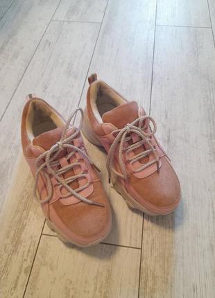 Рожеві шкіряні кросівки на високій підошві, устілка 23 см2 фото