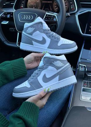 Зимние женские кроссовки nike air jordan 1 high silver gray white fur4 фото