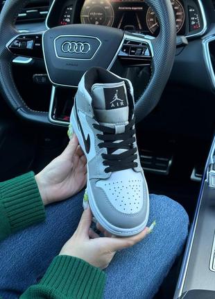 Зимние женские кроссовки nike air jordan 1 high 22nd white Mens fur