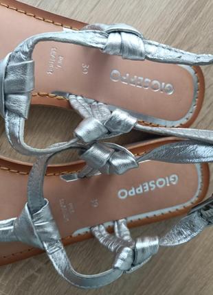 Шкіряні сандалі в'єтнамки сріблястого кольору4 фото