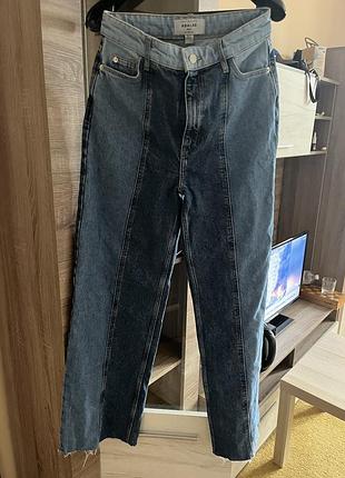 Гарні модні джинси