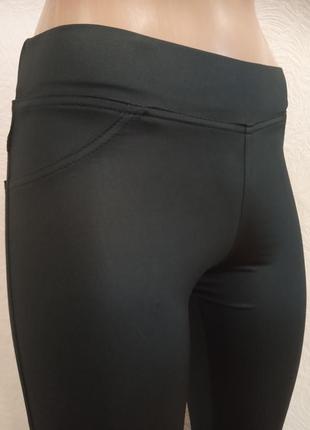 Черные женские брюки -лосины с легким блеском3 фото