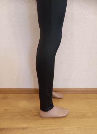Черные женские брюки -лосины с легким блеском5 фото
