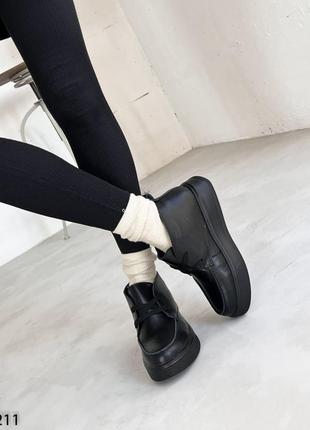 Жіночі зимові  низькі черевики на шнурках4 фото
