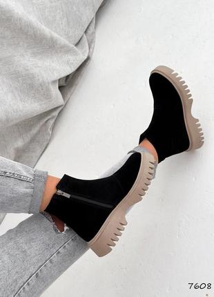 Невероятно стильные замшевые женские зимние ботинки2 фото