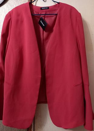 Новый шикарный пиджак розового цвета размер52- 54-56 большого размера.