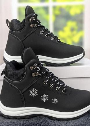 Ботинки женские зимниме черные спортивного типа на шнурках 4295