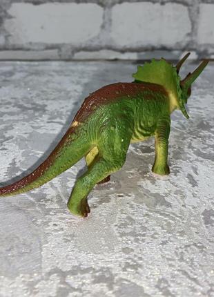 Динозавр трицера́топс2 фото