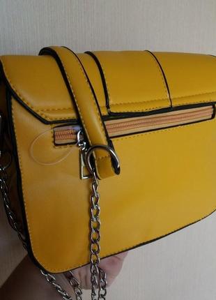Симпатичная маленькая желтая сумочка на каждый день2 фото