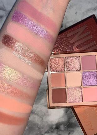 Huda beauty light nude obsessions eyeshadow palette