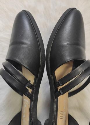 Черные кожаные туфли босоножки с резинками полосками ремешками низким каблуком низком ходу8 фото