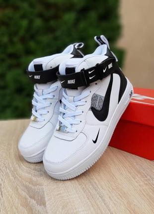 Зимние женские кроссовки nike air force 1 high winter white black fur белого с черными цветами с мехом