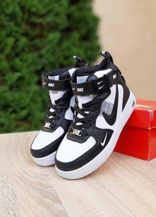 Зимові жіночі кросівки nike air force 1 high winter white black fur білого з чорним кольорів з хутром