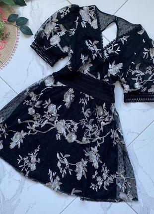 Сукня з вишивкою