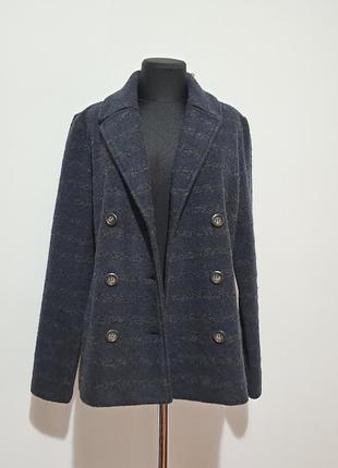 Шерстяное двубортное короткое пальто букле в стильную полоску2 фото