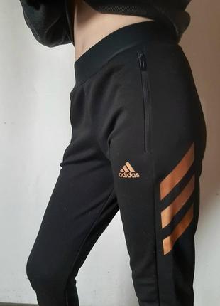 Adidas спортивные штаны черного цвета