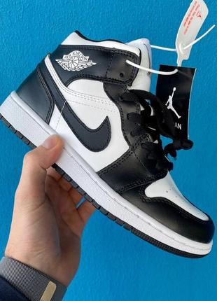 Зимові кросівки nike air jordan 1 mid black white winter