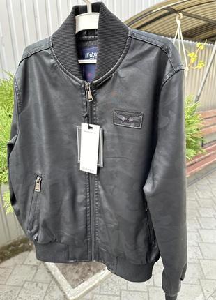 Бомбер куртка