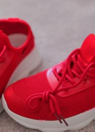 Женские кроссовки