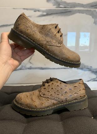 Італійські шкіряні туфлі як dr. martens
