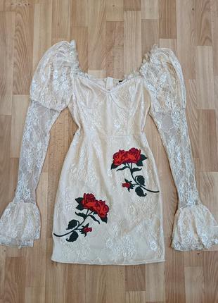 Неймовірно ніжна сукня з довгими рукавами в мереживо та вишивкою1 фото