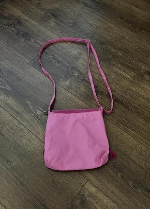 Розовая малиновая сумочка с бахромой в стиле барби4 фото