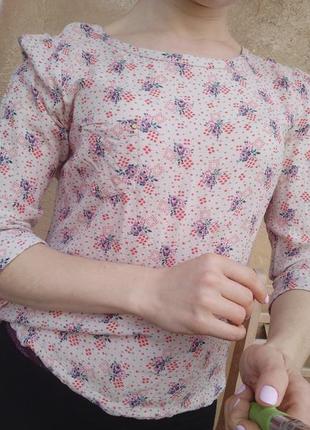 Очень милая кофта, блузка в цветочек1 фото