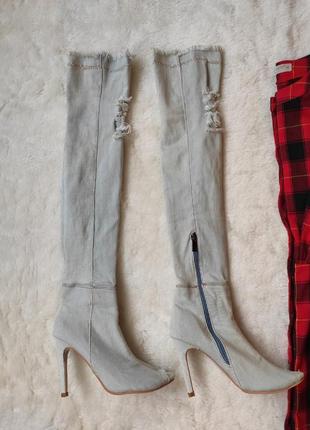 Голубые белые высокие джинсовые сапоги ботфорты на высоком каблуке на шпильке4 фото