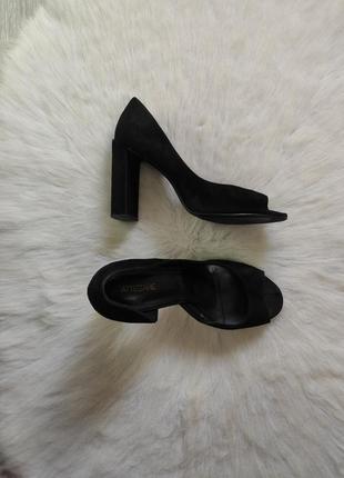 Черные натуральные замшевые туфли босоножки с открытым носком на высоком толстом1 фото