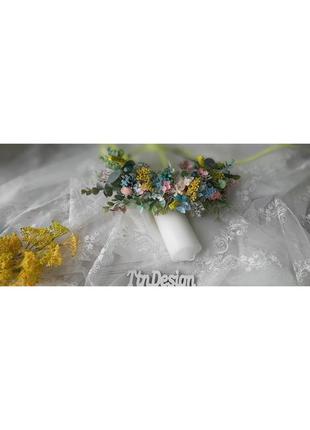 Вінок у блакитних і жовтих тонах для фотосесії. весільний вінок. вінок із польових квітів