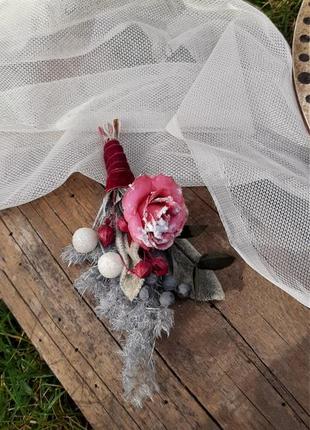 Бутоньерка свадебная с заснеженой розой. зимняя бутоньерка для жениха