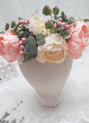 Венок с цветами на голову обьемный в розовых и молочных тонах высота 15-17 см. венок с розами большой
