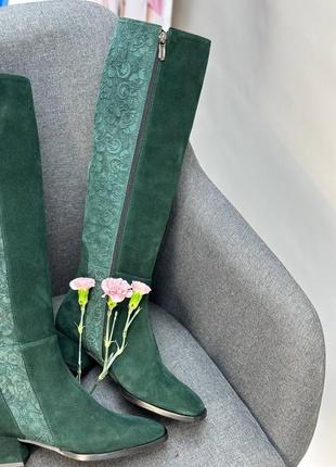 Темно зелені чоботи до коліна замша + шкіра з квітковим тисненням багато кольорів
