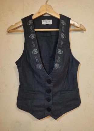 Жилетка с вышивкой 🌼