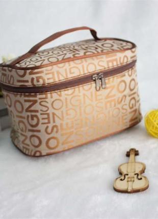 Косметичка с буквами