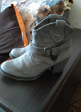Хорошие осенние, весенние сапожки с нубука