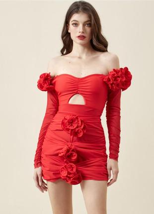 Костюм из купальной ткани эффектный, модного красно цвета, можно носить отдельно как юбку и как боди